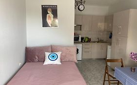 Small Beauty Studio